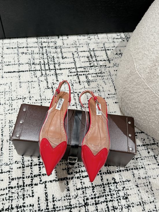 Alaia Patent Leather Heart Decor Heeled Sandals Elegant Style