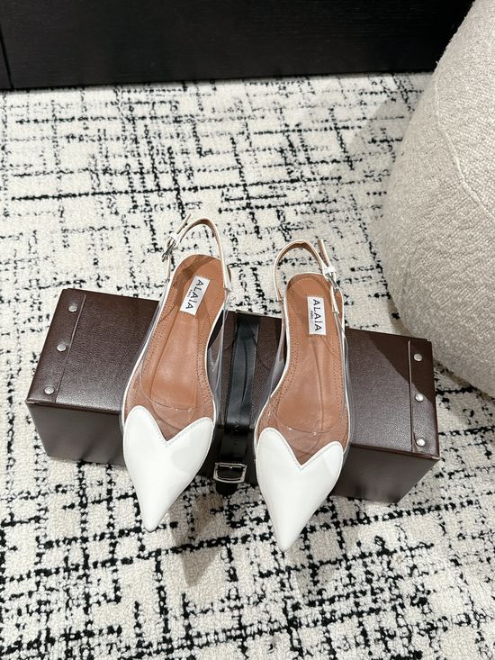 Alaia Patent Leather Heart Decor Heeled Sandals Elegant Style
