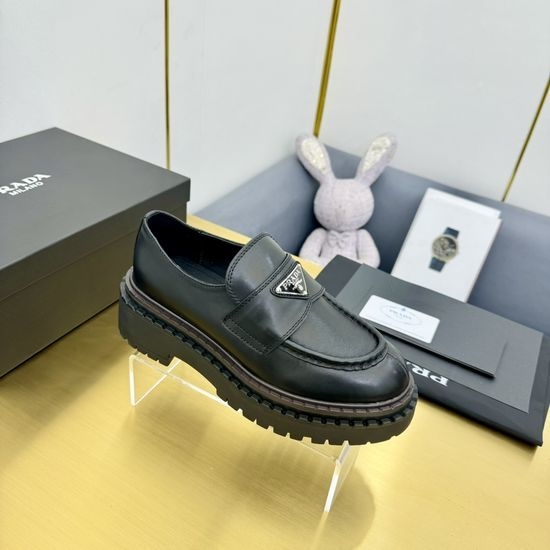 Prada Classic Leather Loafers Soft Breathable Lightweight Daily Footwear