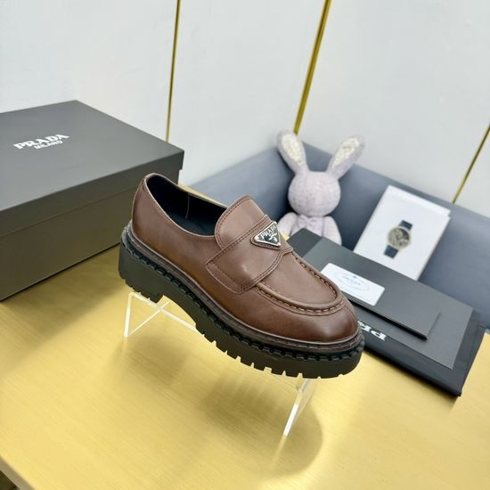Prada Classic Leather Loafers Soft Breathable Lightweight Daily Footwear