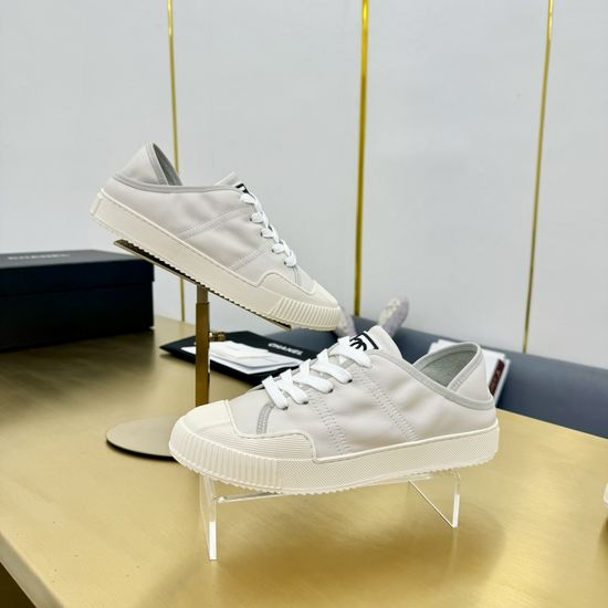 Chanel Classic Casual Leather Sneakers Versatile for Daily Outings