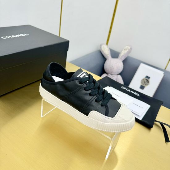 Chanel Classic Casual Leather Sneakers Versatile for Daily Outings