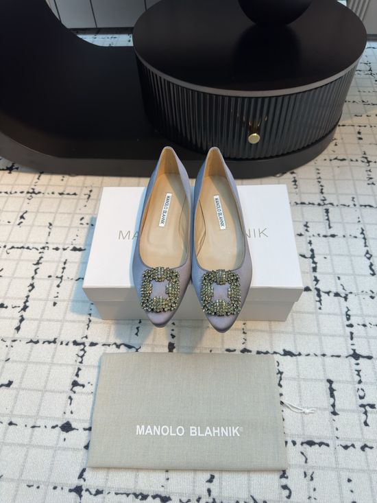Manolo Blahnik Comfortable Satin High Heels with Crystal Buckle for Banquets