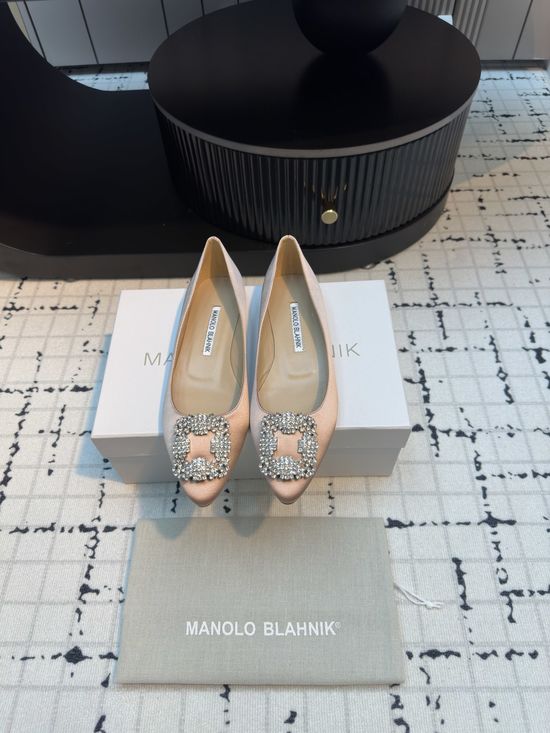 Manolo Blahnik Comfortable Satin High Heels with Crystal Buckle for Banquets