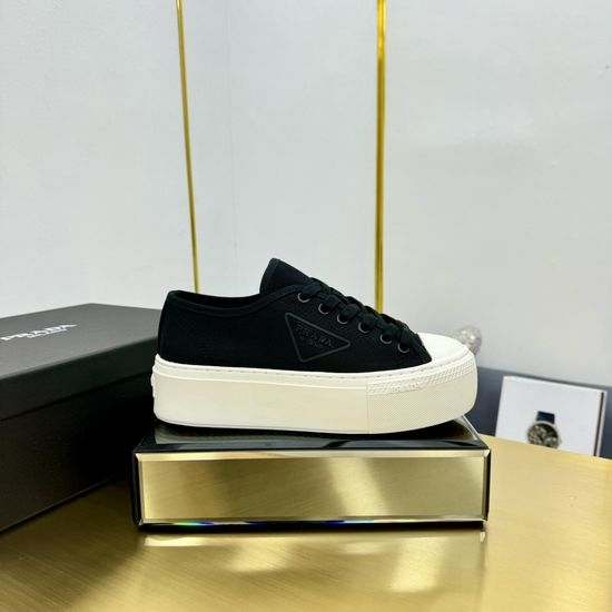 Prada Minimalist Casual Sneakers with Enamel Badge Detail