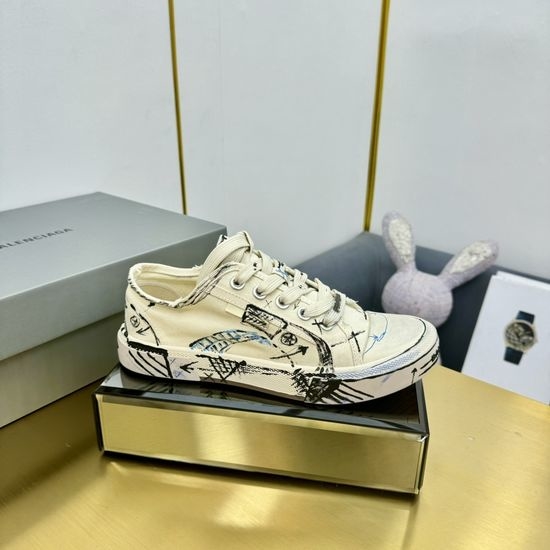 Balenciaga Vintage Distressed Slip On Casual Sneakers With Printed Toe