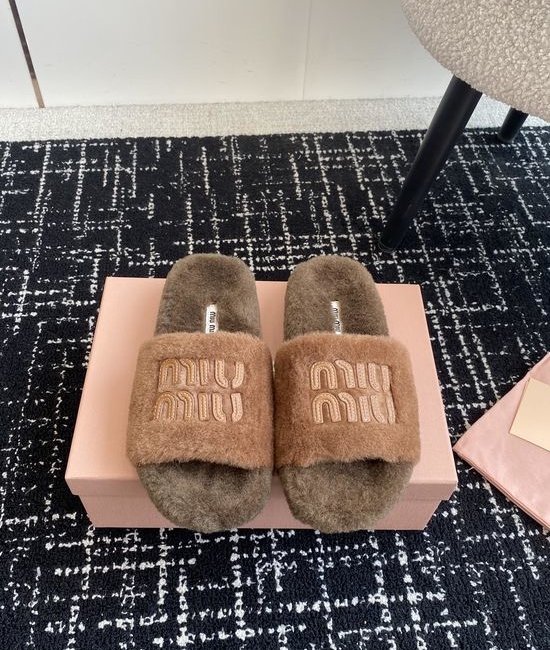 Miu Miu Soft Wool Fuzzy Slippers Anti Slip Sole For Daily Wear