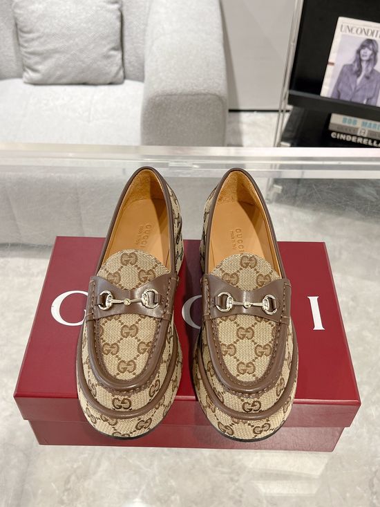 Gucci Equestrian-Inspired Loafers with Signature Fabric