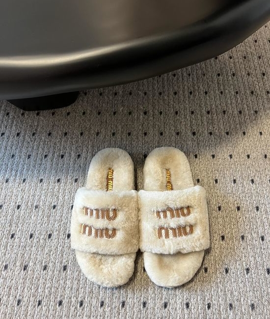 Miu Miu Premium Wool Thick Sole Fuzzy Slippers Anti Skid Bottom