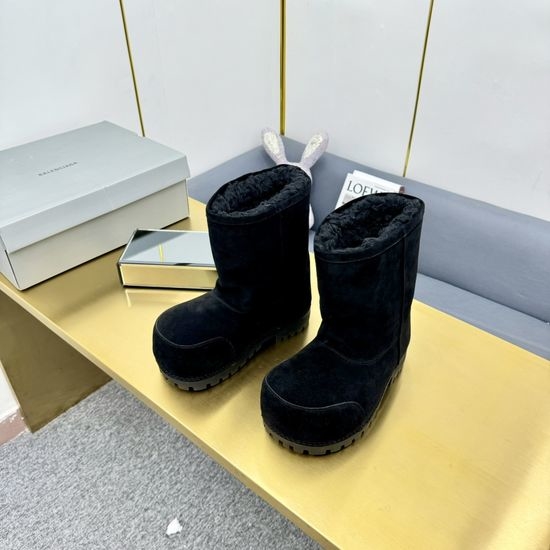 Balenciaga Futuristic Snow Boots Inspired by Celebrity Style