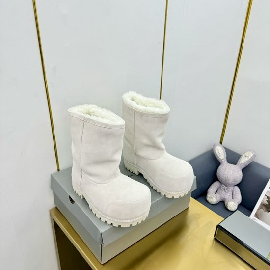 Balenciaga Futuristic Snow Boots Inspired by Celebrity Style