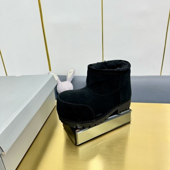 Balenciaga Futuristic Snow Boots Inspired by Celebrity Style