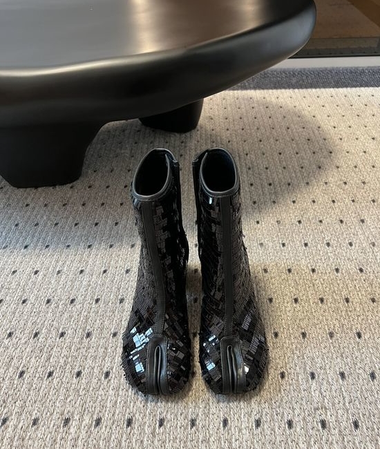 Maison Margiela MM6 Split Toe Ankle Boots with Soft and Comfortable Design
