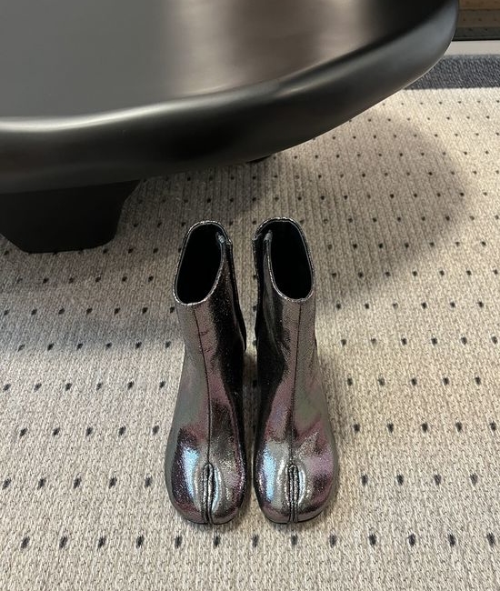 Maison Margiela MM6 Split Toe Chunky Heel Ankle Boots Comfortable Stylish