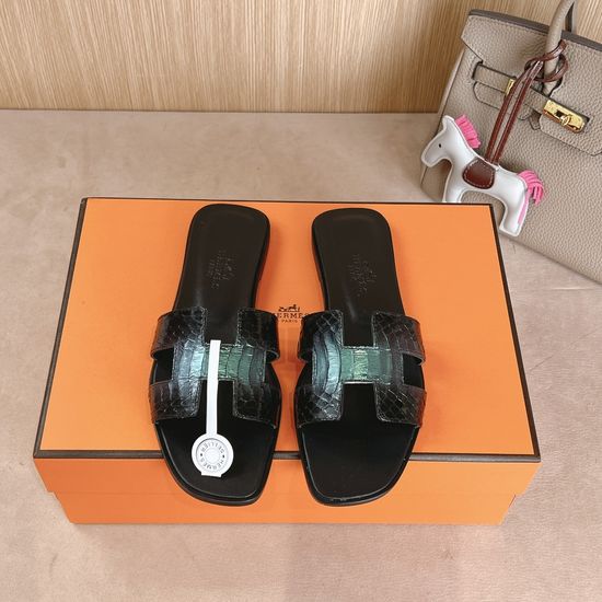 Hermes Elegant Snake Print Sandals with Velvet Finish and Comfort Sole