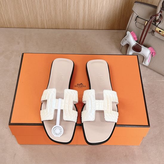 Hermes Elegant Snake Print Sandals with Velvet Finish and Comfort Sole