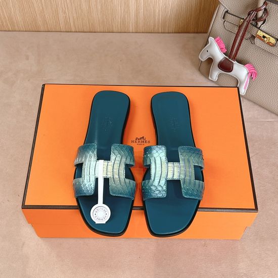 Hermes Elegant Snake Print Sandals with Velvet Finish and Comfort Sole