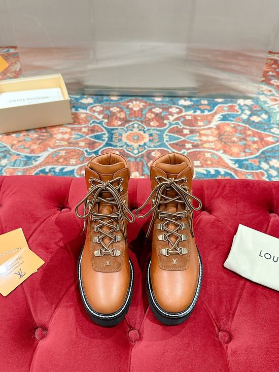 Louis Vuitton Smooth Cowhide Lace-up Ankle Boots Stitching Detail Rubber Outsole