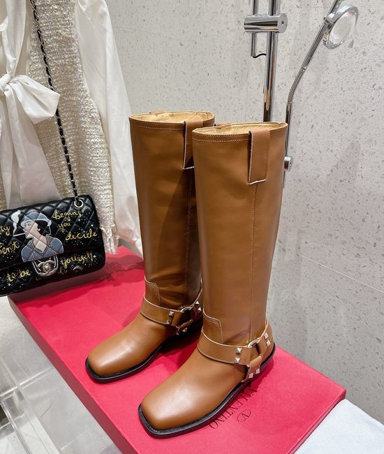 Valentino Classic Tall Boots Smooth Leather Upper Premium Outsole