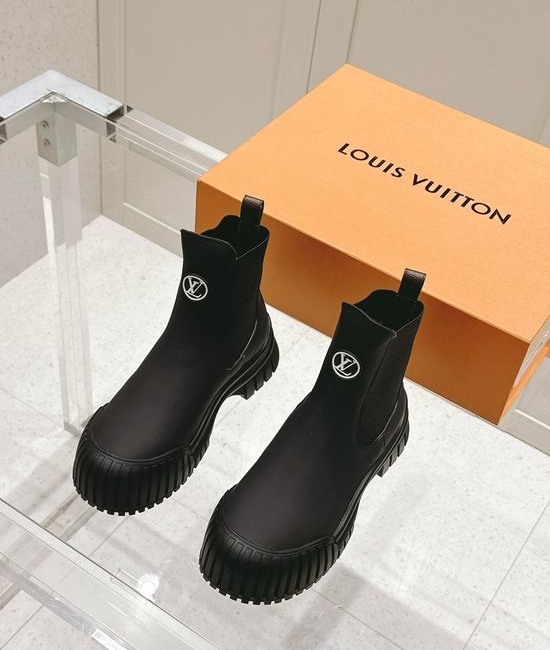 Louis Vuitton LV Leather Chelsea Ankle Boots Non Slip Rubber Sole Classic Style