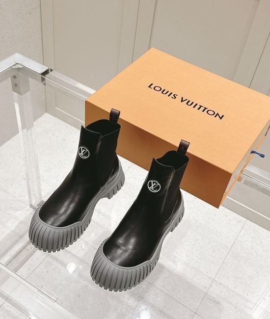 Louis Vuitton LV Leather Chelsea Ankle Boots Non Slip Rubber Sole Classic Style