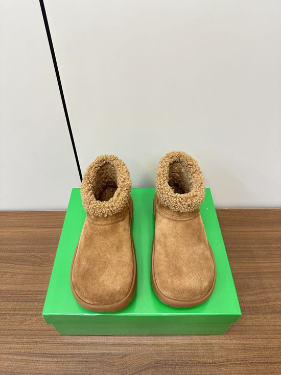 Bottega Veneta Shearling Lined Non-Slip Water Resistant Snow Boots