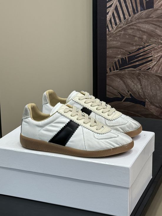 Maison Margiela Distressed Retro Training Shoes Canvas Leather Casual Footwear