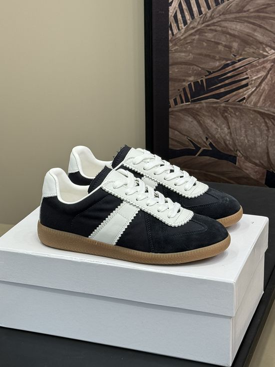 Maison Margiela Distressed Retro Training Shoes Canvas Leather Casual Footwear