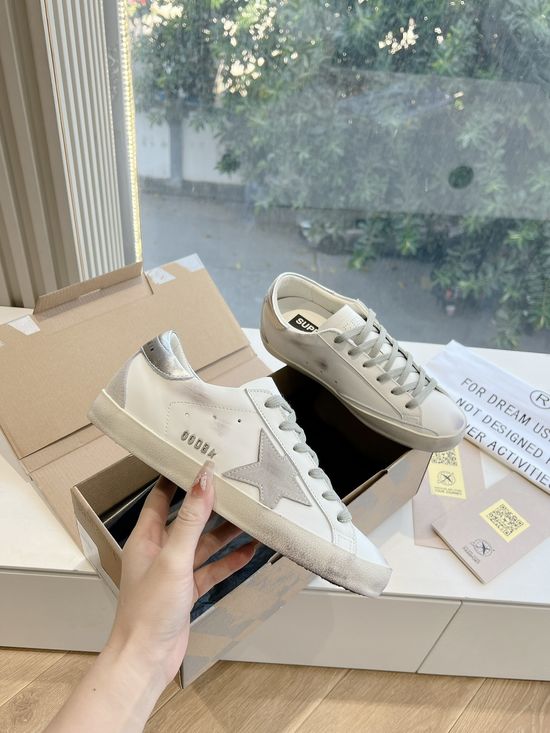 Golden Goose Vintage Distressed Comfortable Casual Walking Sneakers