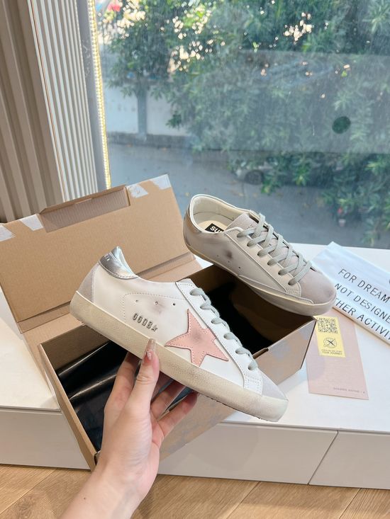 Golden Goose Vintage Distressed Comfortable Casual Walking Sneakers