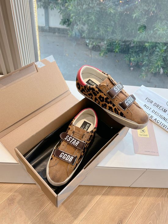 Golden Goose Vintage Distressed Comfortable Casual Walking Sneakers
