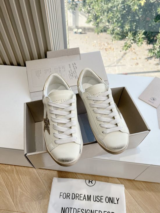Golden Goose Vintage Distressed Comfortable Casual Walking Sneakers