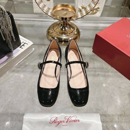 Roger Viver Low Heel Mary Jane Shoes with Daisy Decor Strap