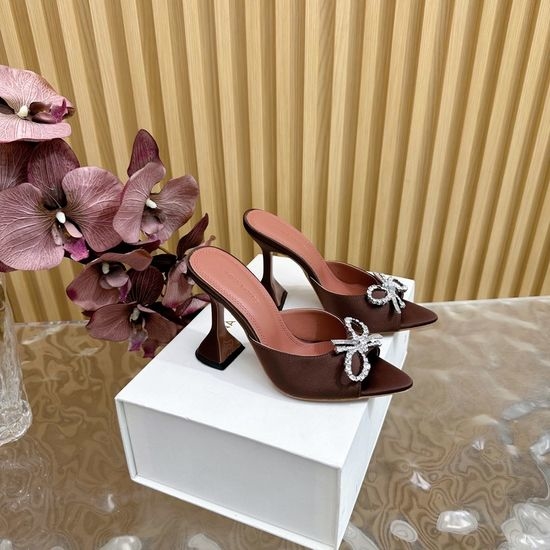 Manolo Blahnik MB Premium Silk Upper Classic High Heel Shoes
