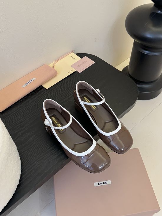 Miu Miu Elegant Pointed Toe Bow Decor Chunky Heel Dress Shoes