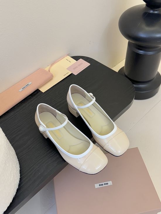 Miu Miu Elegant Pointed Toe Bow Decor Chunky Heel Dress Shoes