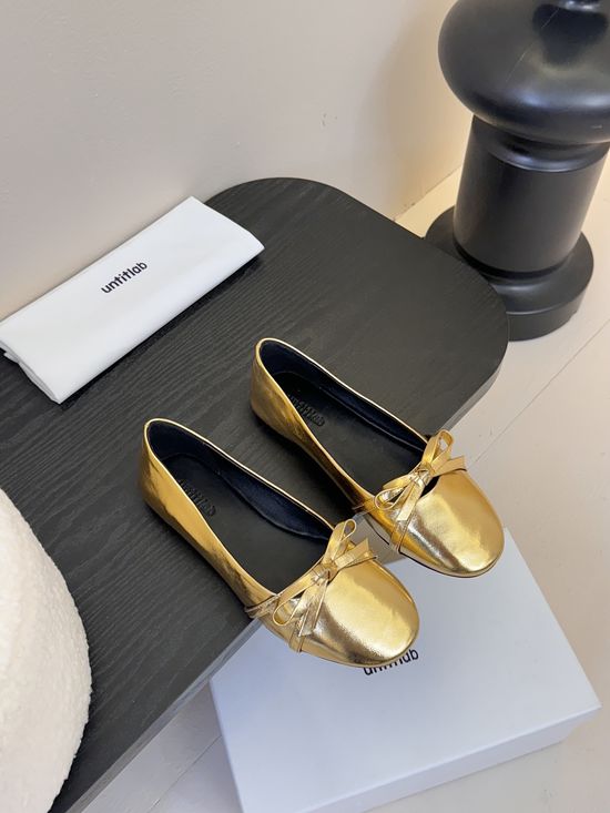 Balenciaga Minimalist Stylish Slip On Shoes Soft Leather Lining