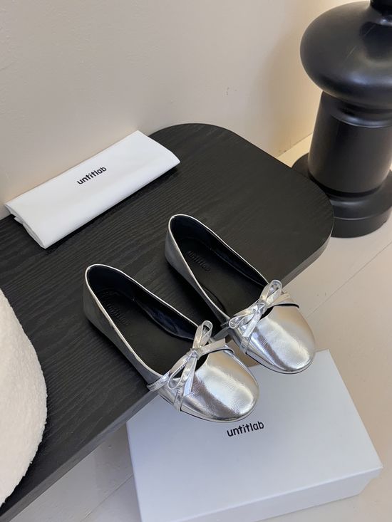Balenciaga Minimalist Stylish Slip On Shoes Soft Leather Lining