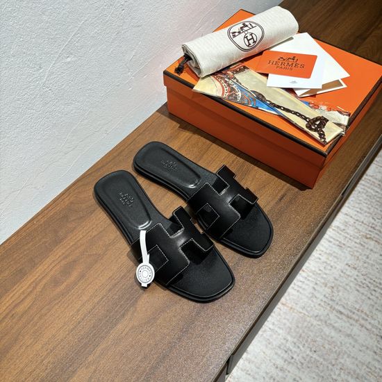 Hermes Classic Cowhide Flat Sandals With Complimentary Silk Scarf