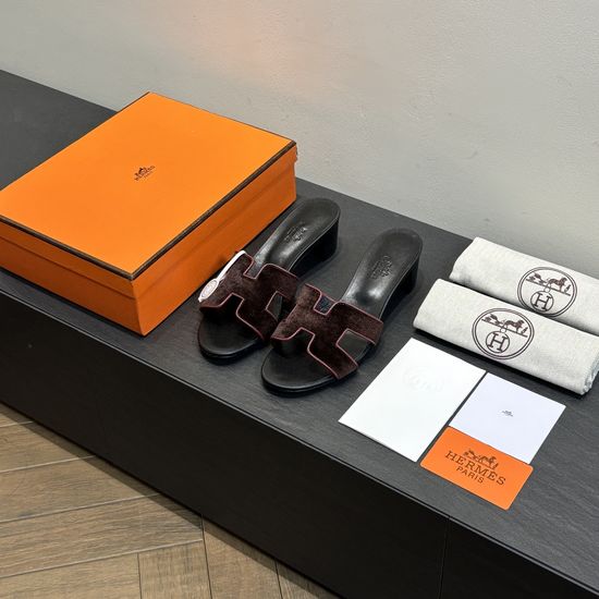 Hermes Classic Suede Slides Comfortable For Home And Outdoor Use