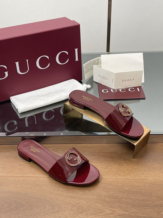 Gucci Classic Buckle Decor Leather Flat Slide Sandals