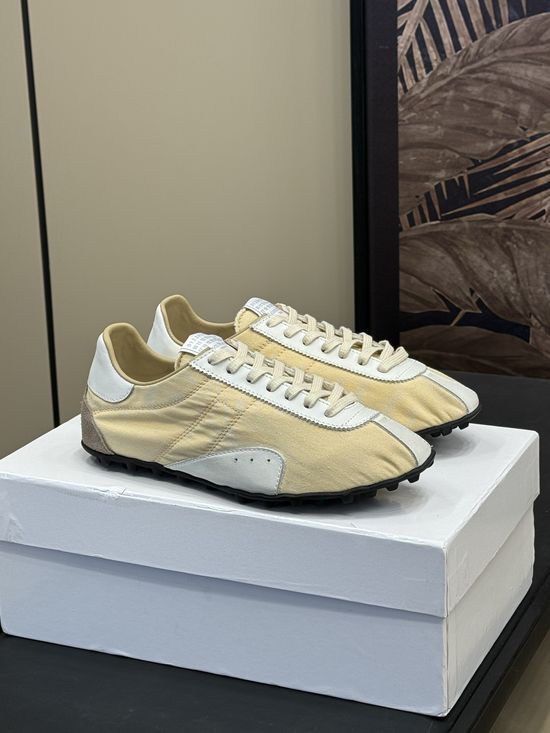 Maison Margiela Vintage Style Low-top Sneakers Premium Leather Retro Design
