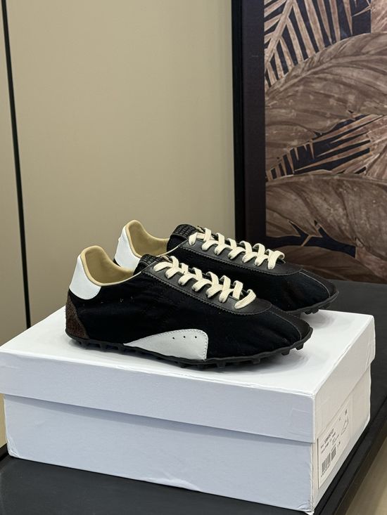 Maison Margiela Vintage Style Low-top Sneakers Premium Leather Retro Design