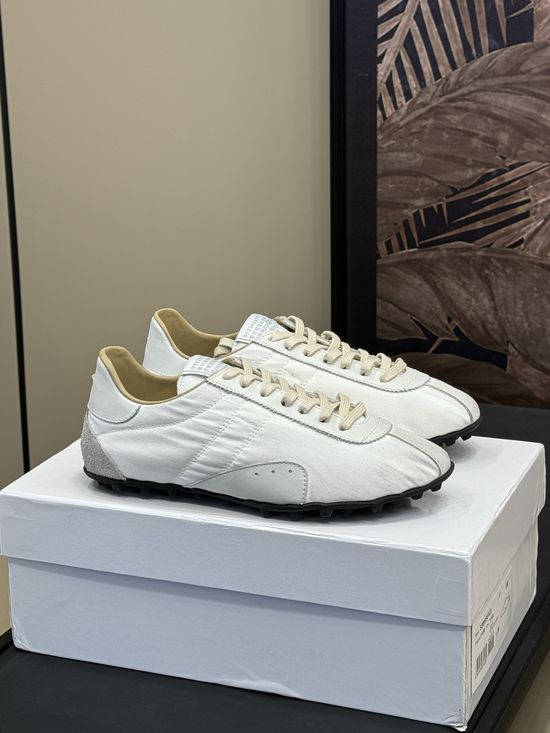 Maison Margiela Vintage Style Low-top Sneakers Premium Leather Retro Design