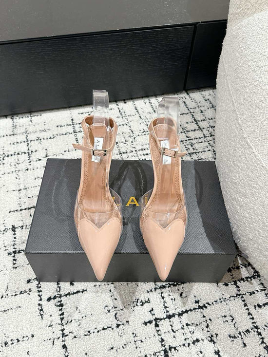 Alaia Glossy Patent Leather Heart Decor Dress Pumps