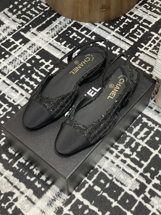 Chanel Tweed Slingback Sandals Two Tone Design Elegant Daily Footwear