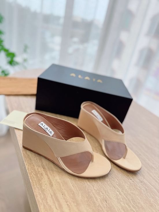 Alaia Comfortable Wedge Thong Sandals With Silk Upper