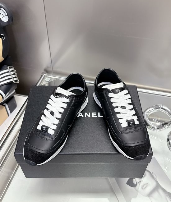 Chanel Black And White Leather Breathable Versatile Comfort Sneakers