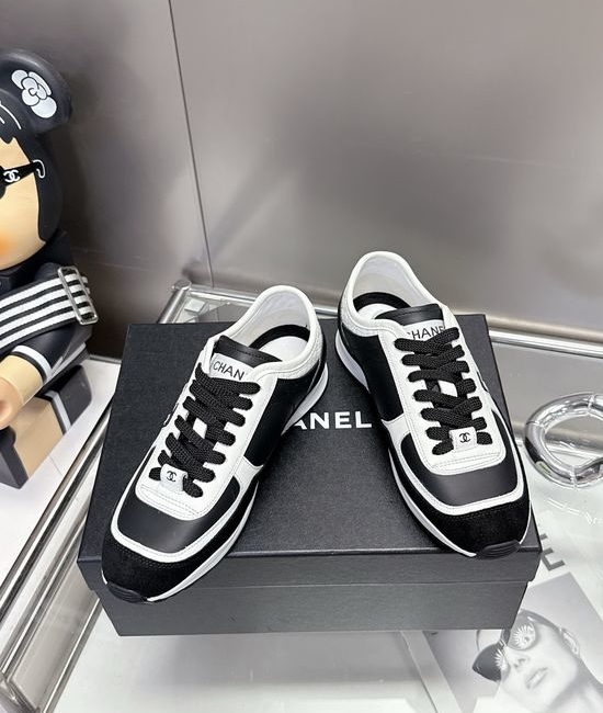 Chanel Black And White Leather Breathable Versatile Comfort Sneakers