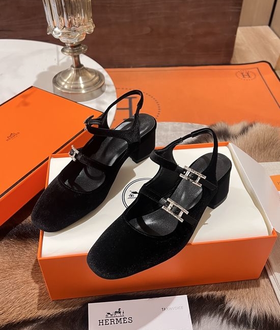 Hermes Buckle Decor Leather Mary Jane Block Heel Pumps